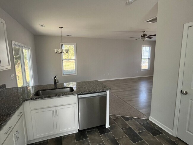 Building Photo - Leland - Newer construction house with two...