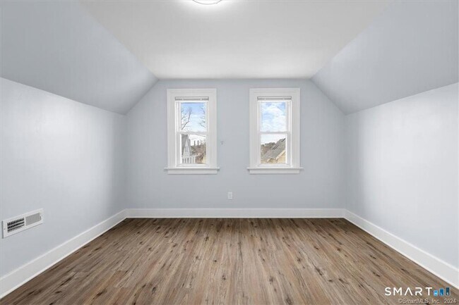 Building Photo - 55 Admiral St