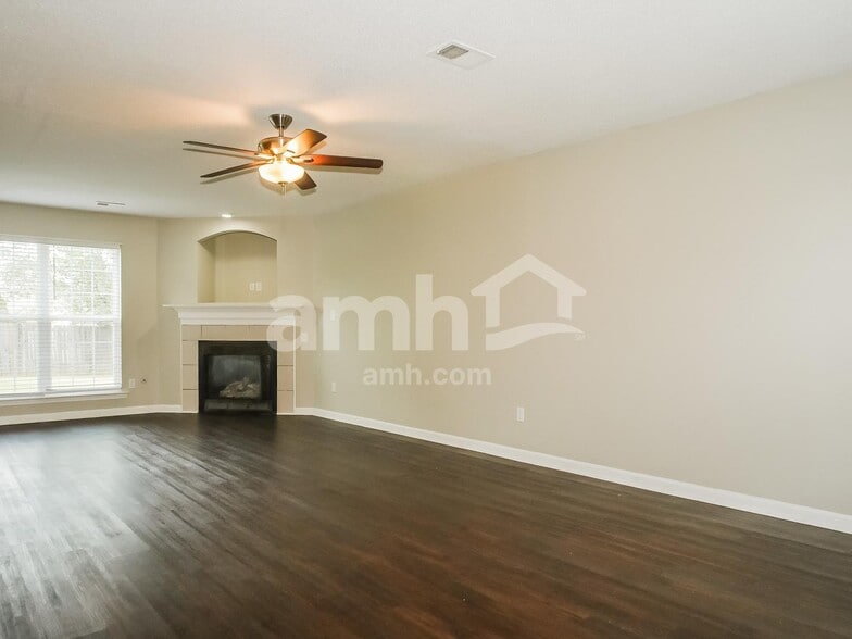 Building Photo - 7748 Parkmont Dr