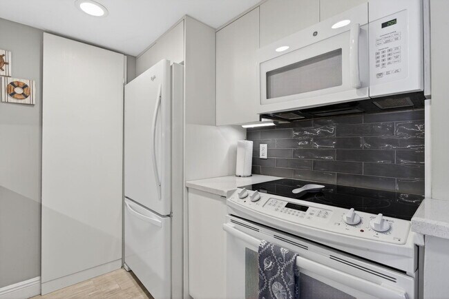 Building Photo - 111 Briny Ave