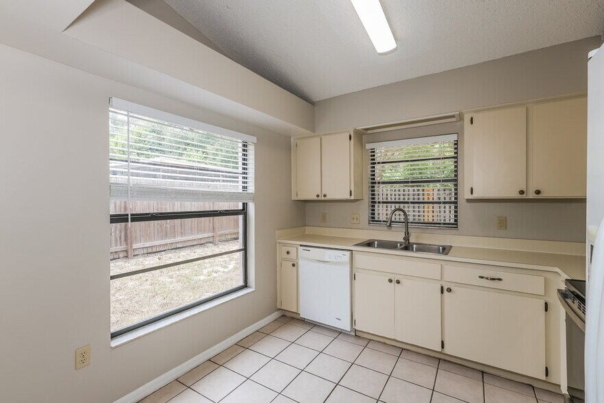 Building Photo - 603 Chilt Dr