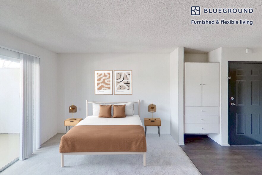 Building Photo - 3883 Ingraham St