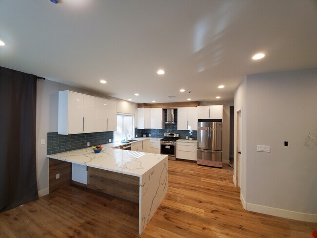Building Photo - 17348 Emelita St