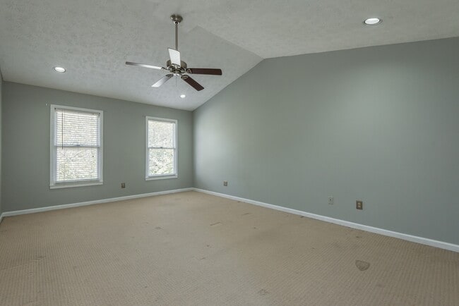 Building Photo - 420 Shelbyville Rd