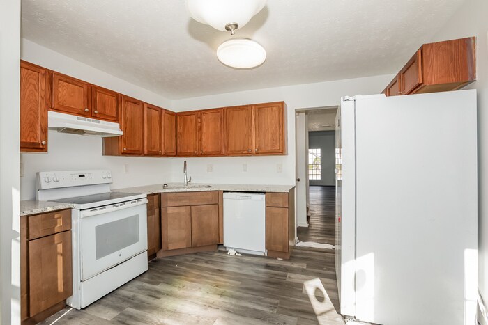 Building Photo - 2205 Oakland Spring Dr