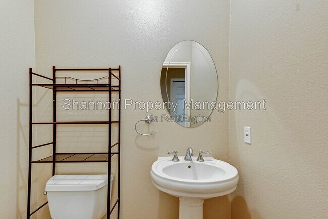 Building Photo - 2919 Crest Park Dr