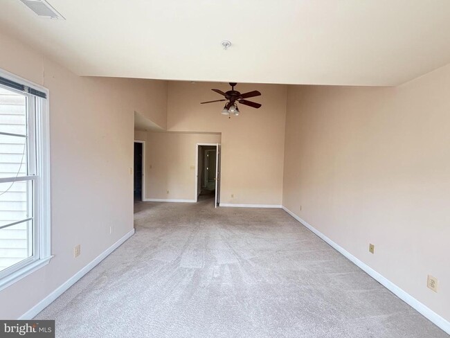 Building Photo - 225 Deer Meadow Ln