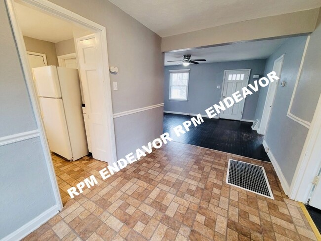 Building Photo - 1/2 OFF 1 MONTHS' RENT ! Charming 2-Bed Ho...