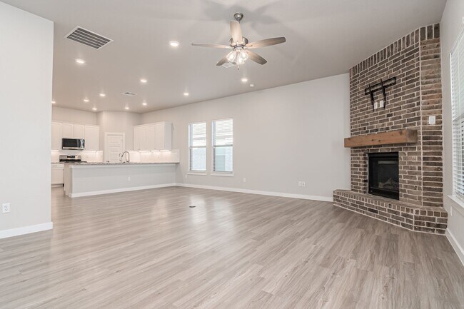 Building Photo - 2721 Longfellow Rd
