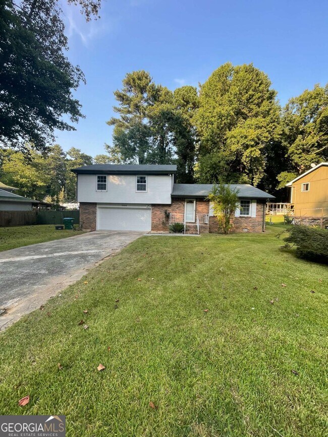 Primary Photo - 1606 Village Dr NW