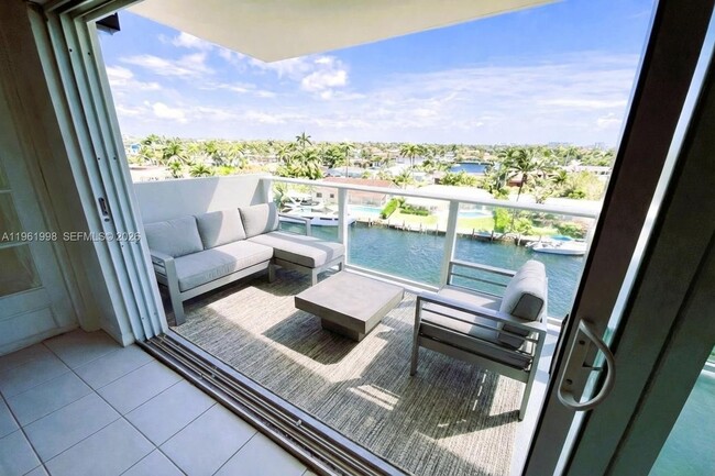 Building Photo - 140 NE 28th Ave