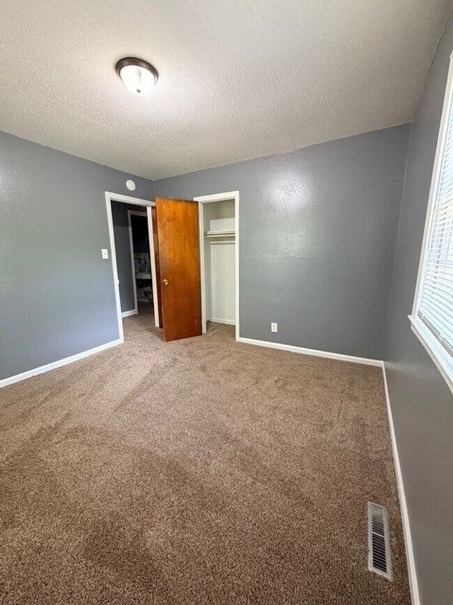 Building Photo - 602B Taggart Ave