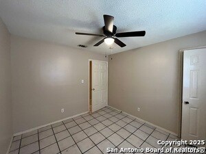 Building Photo - 5619 Lakebend W Dr