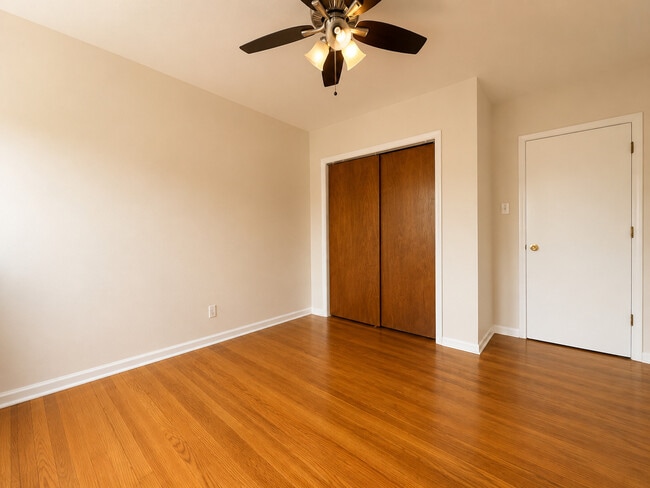 Building Photo - 4752 N Lotus Ave