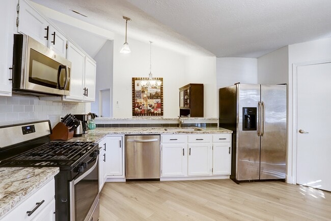 Building Photo - 6819 Yardley Dr