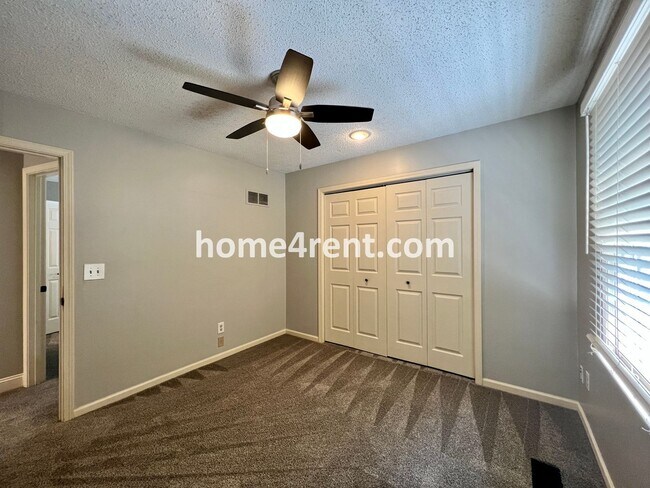 Building Photo - Fantastic Home in Blue Valley Schools w/ Hardwood Floors, Open Layout, Granite Counters, Finished...