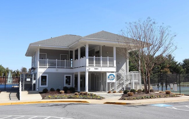 Building Photo - Fantastic 3 BR/2.5 BA Townhome minutes from Rio Lakefront. Ready Mid-May