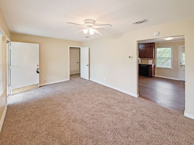 Building Photo - 208 Westfork Dr