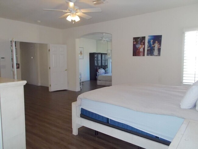 Building Photo - Stunning Fully Remodeled Luxury Home in Peccole Ranch