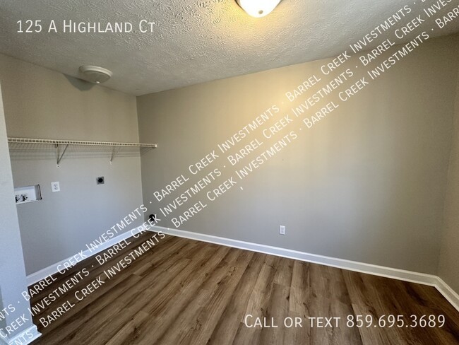 Building Photo - 2-Bed 1-Bath Townhome + Garage