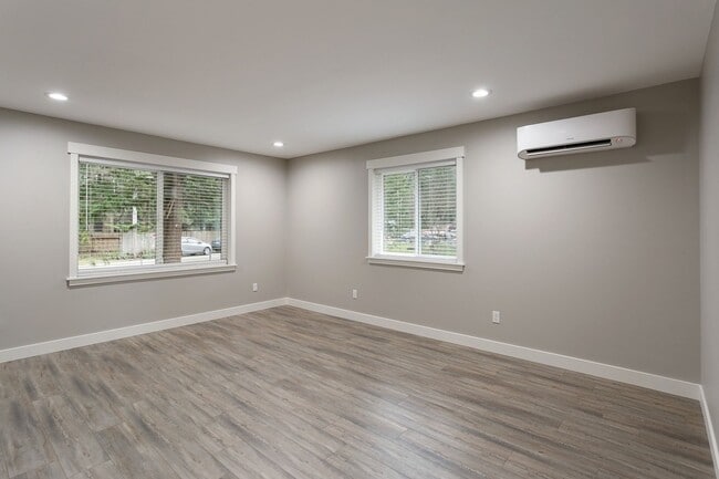 Building Photo - 3 Bed, 2 Bath Home in Maple Falls with 2 Car garage