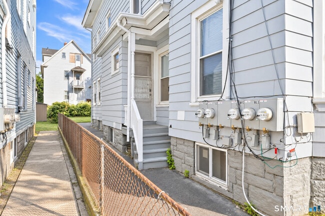 Building Photo - 394 Gregory St