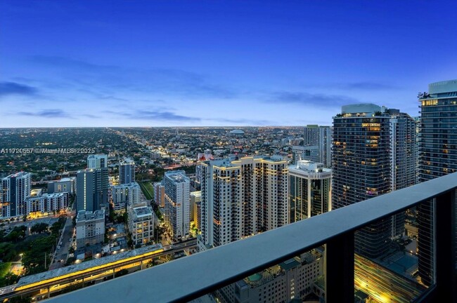 Building Photo - 1000 Brickell Plaza