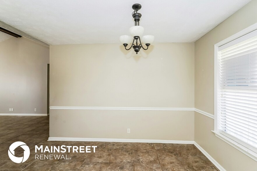 Building Photo - 1921 Treeview Dr