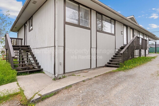 Building Photo - 911 E Bridgeport Ave