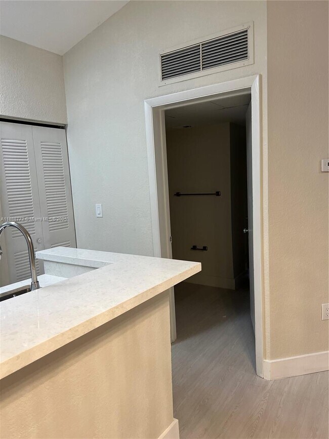 Building Photo - 2811 N Oakland Forest Dr