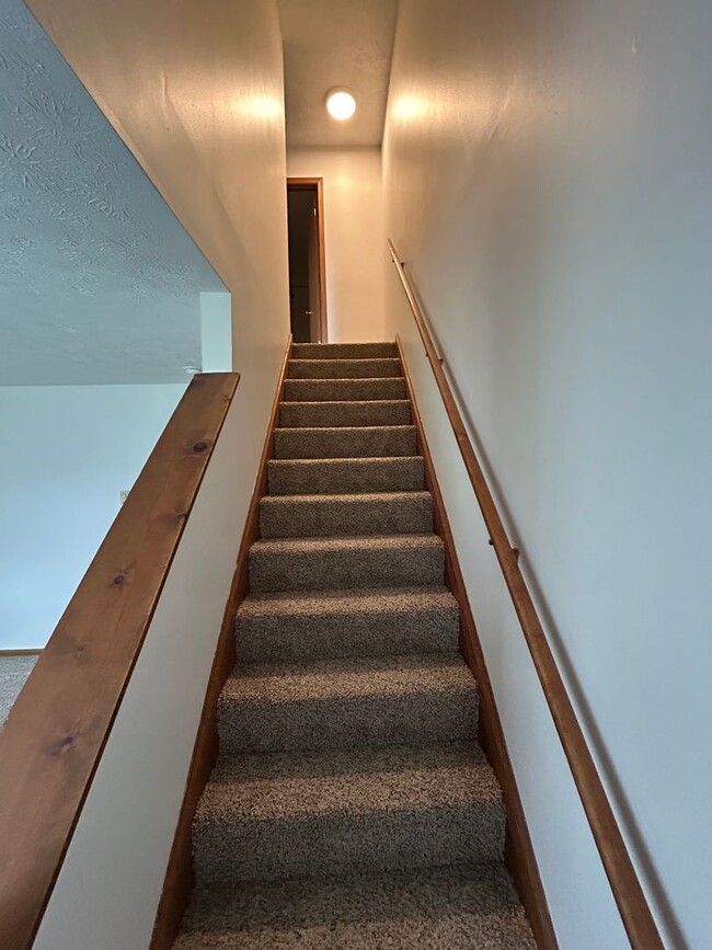 Building Photo - Spacious 2-Bedroom Living in a Quiet Commu...