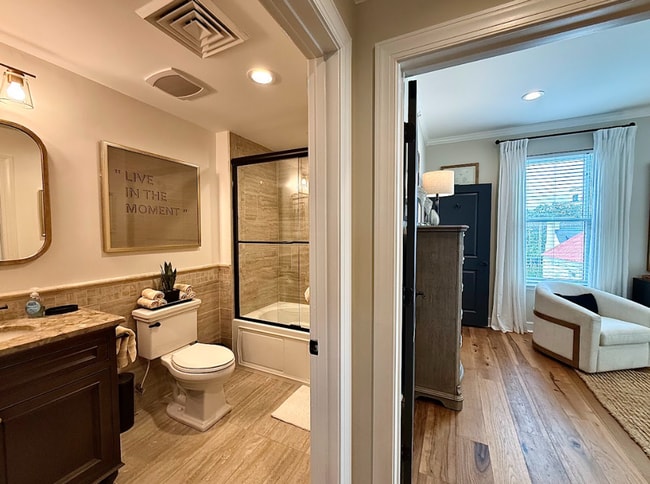 Building Photo - Newly Renovated Condo in the Heart of Downtown