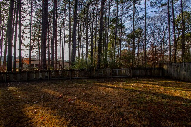 Building Photo - 20 Laver Cir