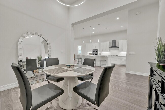 Building Photo - 138 Palma St