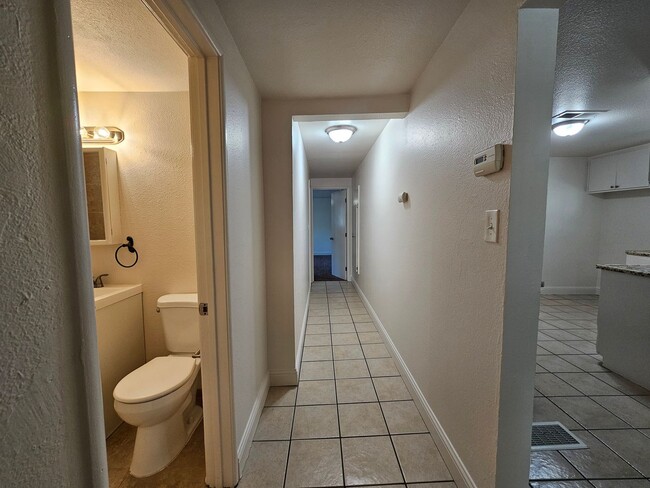 Building Photo - Franklin Triplex - Golden Dev