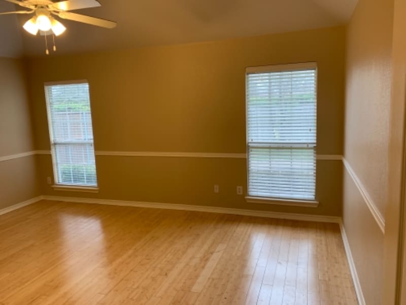 Building Photo - 903 Redbud Dr