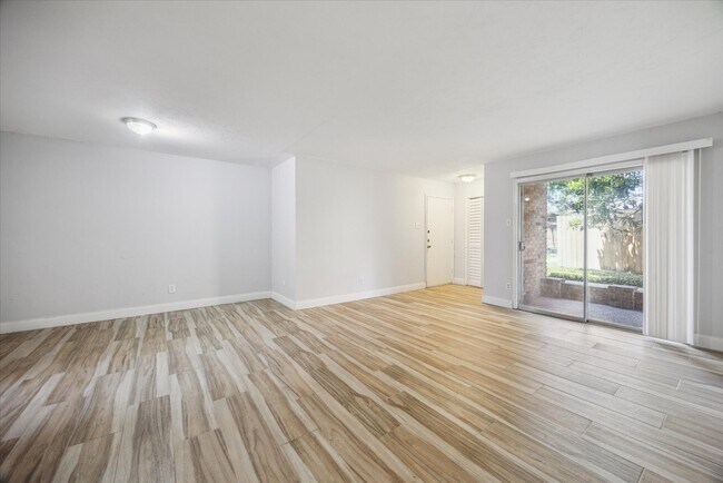 Building Photo - 7600 Burgoyne Dr.