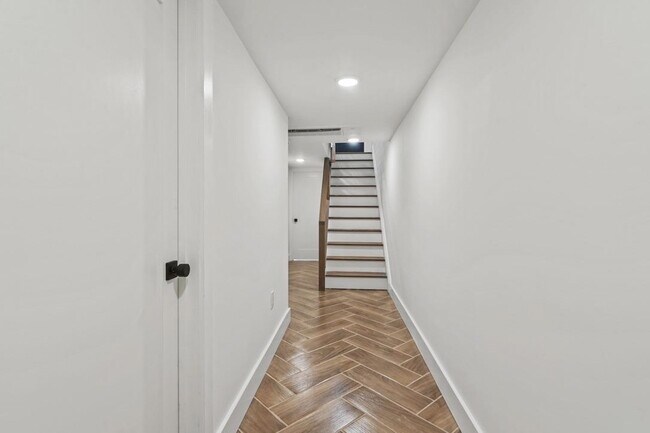 Building Photo - 41 47th St