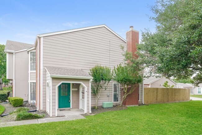 Building Photo - 17263 Saturn Ln