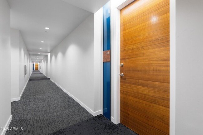 Building Photo - 100 W Portland St