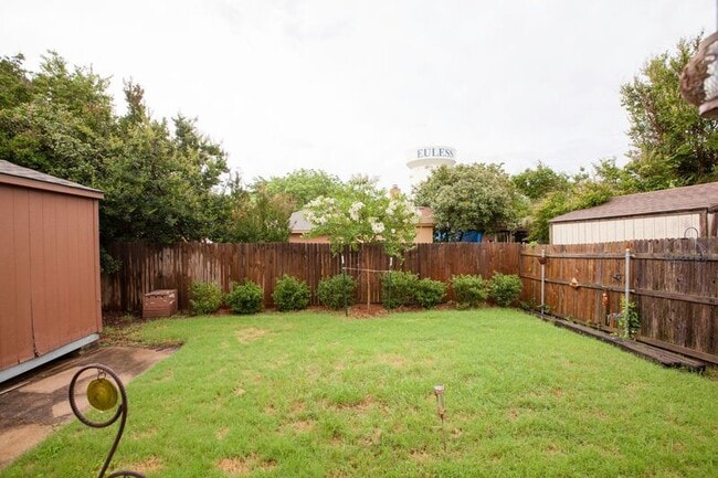 Building Photo - 2902 Post Oak Dr