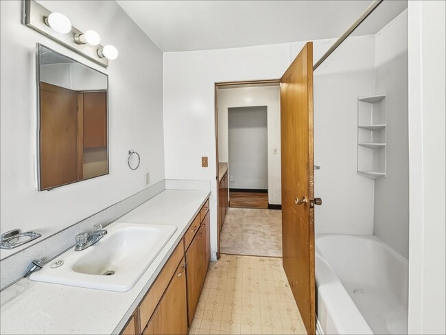 Building Photo - 904 S 48th Ave