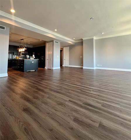 Building Photo - 350 N Ervay St