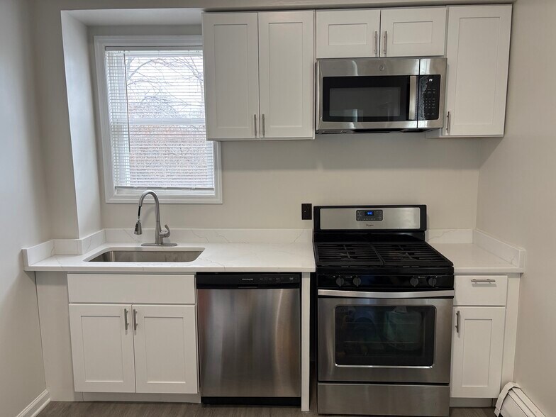 Building Photo - 305 W Clay Ave