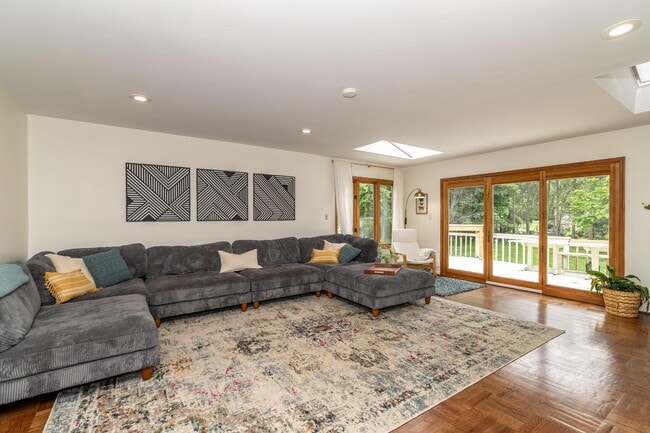 Building Photo - 1800 Lark Ln