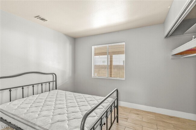 Building Photo - 5616 Royal Castle Ln