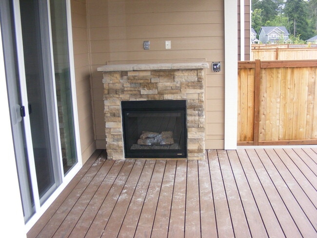 Building Photo - 4 bedroom plus a den in Puyallup