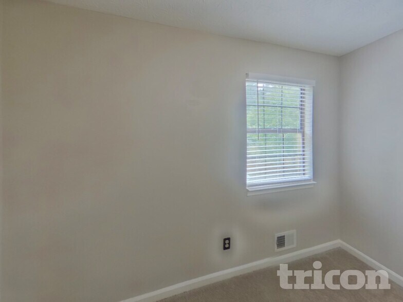 Building Photo - 5942 Dan Dr