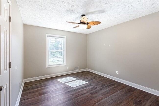 Building Photo - 6080 Stone Wood Dr NW