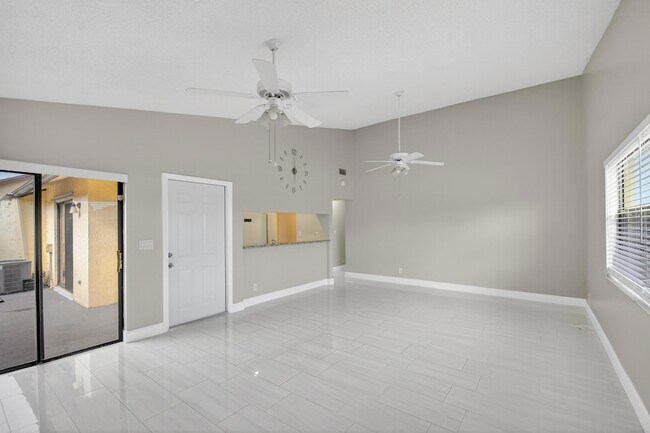 Building Photo - 484 Springdale Cir